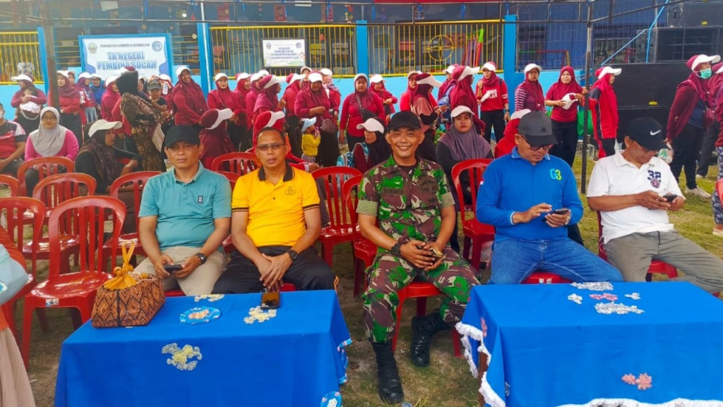 Babinda Koramil Socah saat pendampingan di Hari Anak Nasional. (Tim)