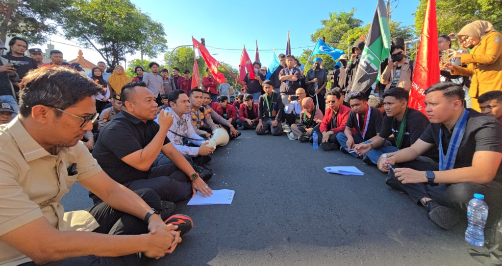 Gelar Aksi Damai, Konisi A DPRD Surabaya Apresiasi Kedewasaan Demokrasi Cipaying Plus