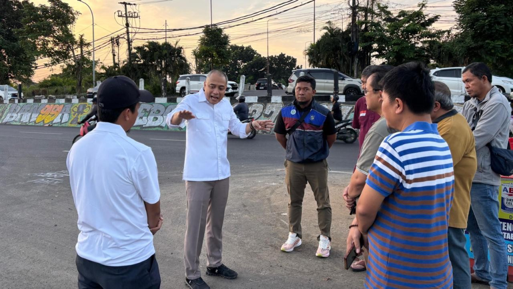 Wali Kota Eri saat sidak di Margorejo. (Kominfo Surabaya)