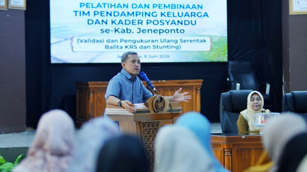 Bupati Paris Yasir saat membuka kegiatan pelatihan dan pembinaan Tim Pendamping Keluaraga dan Ketua Kader Posyandu Se-Kabupaten Jeneponto. (Humas Kabupaten Jeneponto)