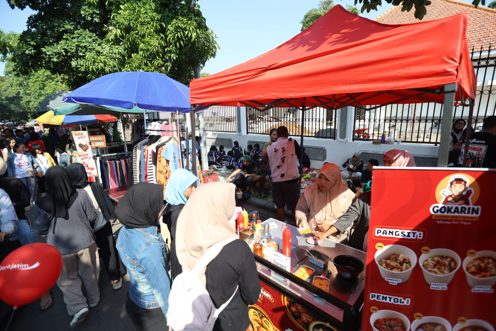 Wali Kota Eri Cahyadi Turun Langsung ke CFD Taman Bungkul Telusuri Dugaan Pungli PKL