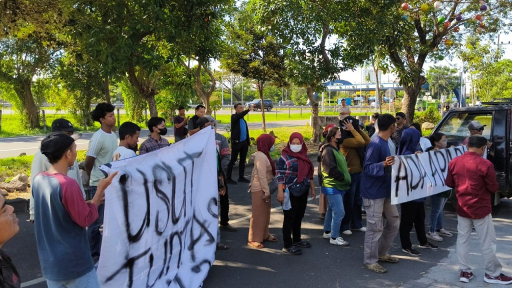 Jaringan Mata PublikDesak Kejati Jatim Periksa Rekening Nur Cholis dan Geledah Kantor DLH
