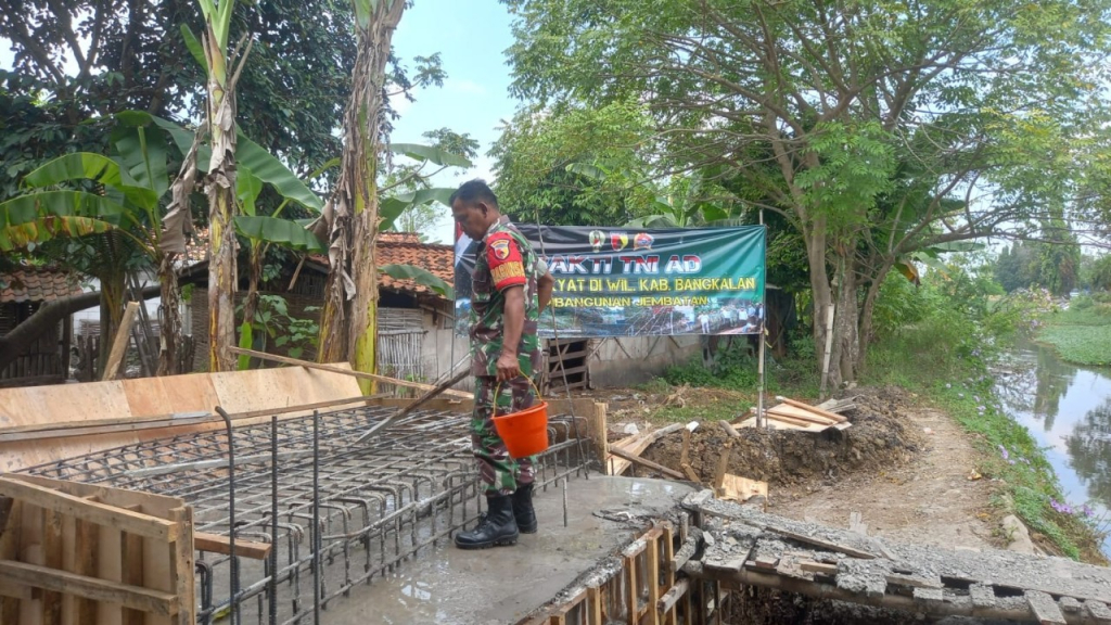 Progres Pembangunan Jembatan Kampung Junok Capai 23 Persen, Babinsa Terus Dampingi Pekerjaan