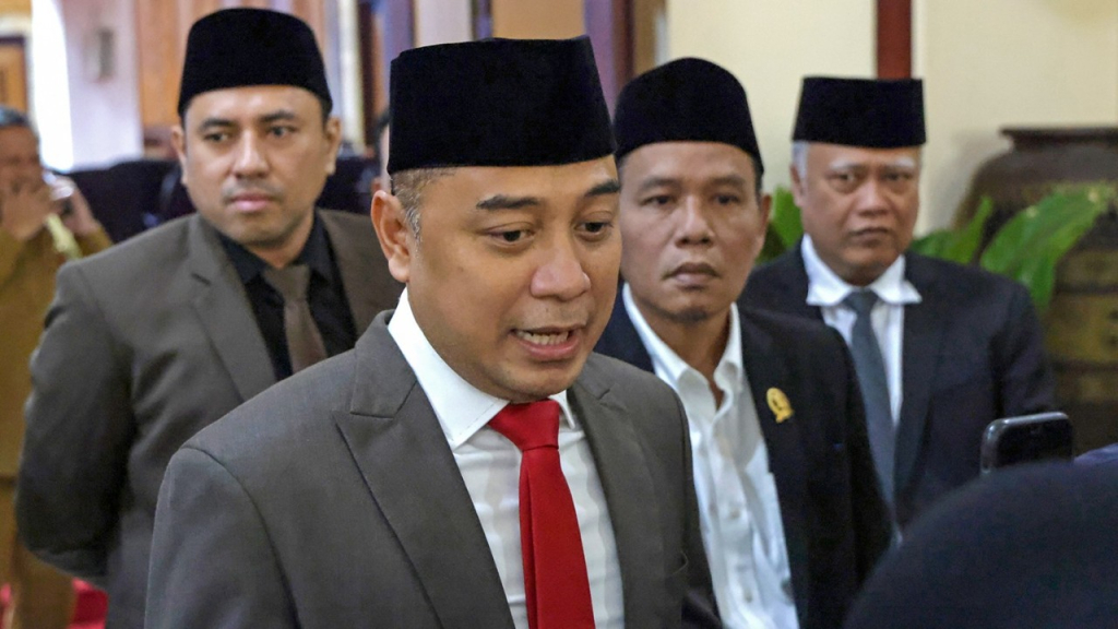 Wali Kota Surabaya Tekankan Pentingnya Transparansi Pengelolaan Sumbangan HUT ke-81 RI di RT/RW