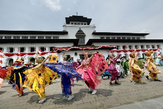 Jadi Warisan Budaya Tak Benda Indonesia, Tari Merak Digelar Massal