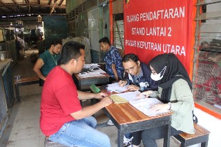 Suasana pendaftaran pedagang untuk masuk ke Pasar Keputran. /Foto: Diskominfo Kota Surabaya
