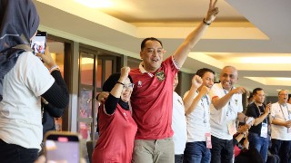 Spontan Walikota Surabaya yang akrab disapa Cak Eri merayakan kemenangan Timnas Indonesia atas Hongkong. (Diskomonfo Kota Surabaya)