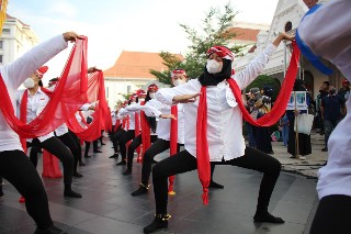 Tari remo massal di Surabaya. (Diskominfo surabaya)