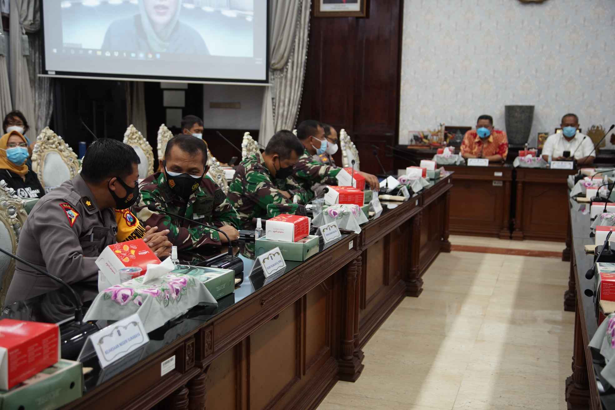 Plt Wali Kota Surabaya Pertanyakan Kebijakan Pemerintah Pusat