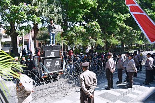 Kasatpol PP Surabaya Beber Kronologi Sebenarnya Terkait Demo PKL
