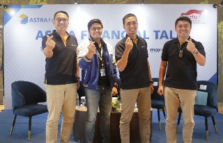Empat perwakilan unit bisnis pembiayaan dan asuransi Astra Financial hadir dalam kegiatan Astra Financial Talk untuk berbagi informasi keunggulan dan inovasi masing-masing dalam mendukung industri otomotif di GIIAS Surabaya 2022. (Tim)