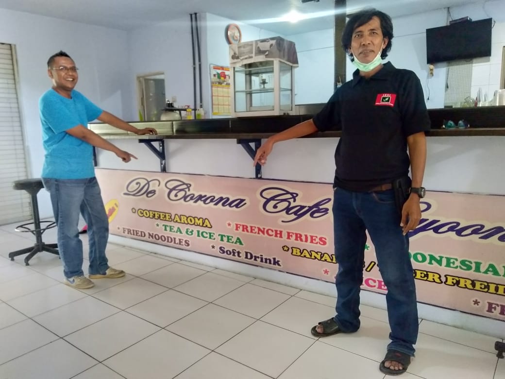 Swaranews dan pengunjung Cafe corona