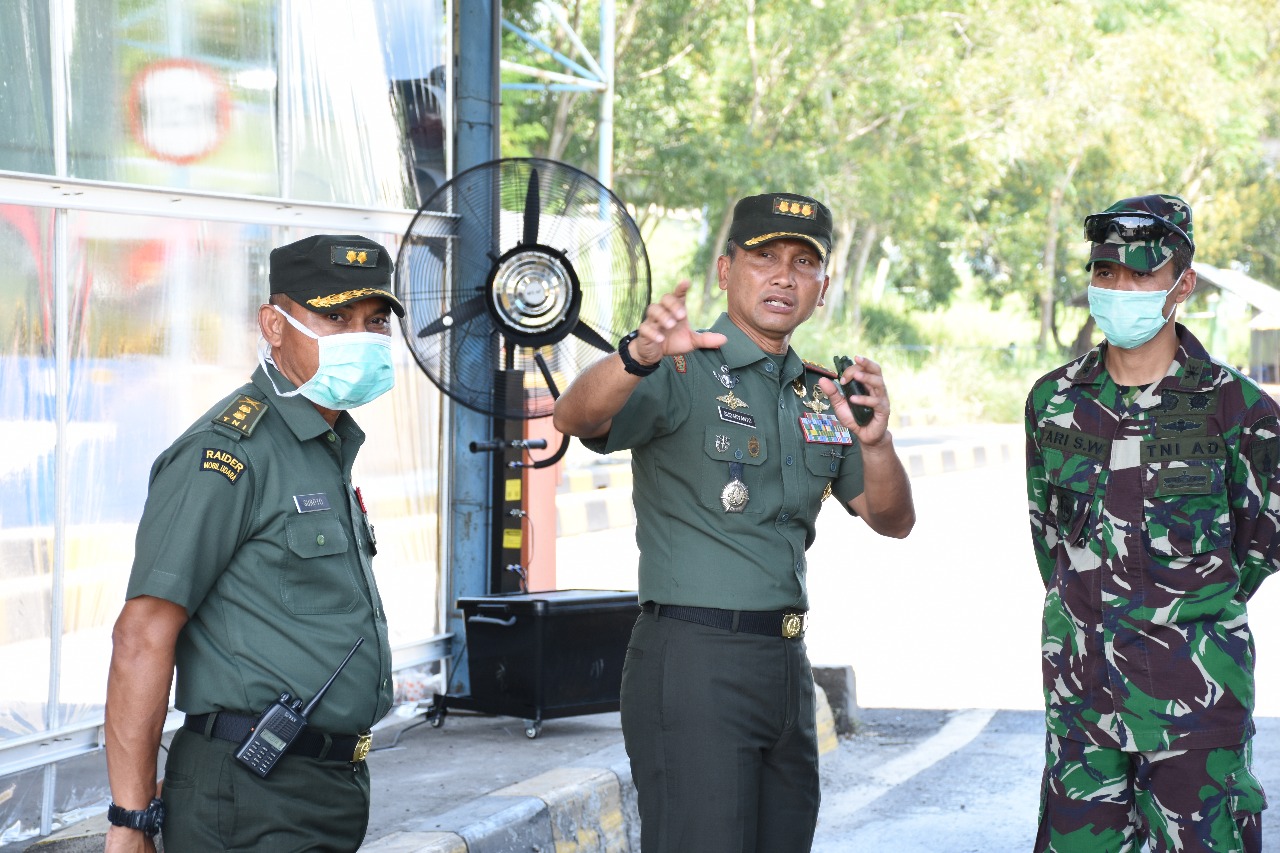 Danrem 084/BJ Meninjau Alat Sterilisasi