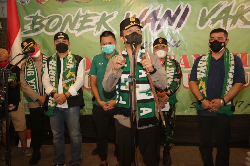Polda Jatim Gelar Vaksinasi 1000 Dosis Kepada Suporter Bonek Mania