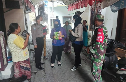 Babinsa Krembangan Beserta Tiga Pilar Laksanakan Tracing 
