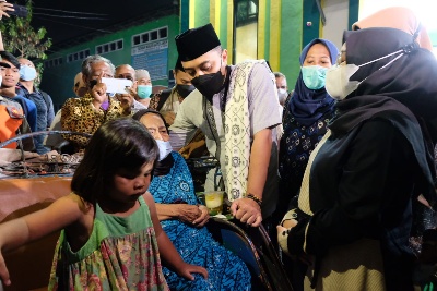 Wali Kota Eri Cahyadi Bagi 20 Kursi Roda untuk MBR