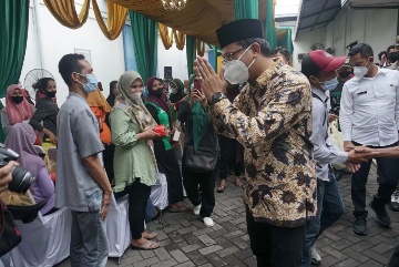 Ribuan Buruh Pabrik Rokok di Sidoarjo Terima BLT
