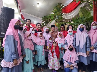 Andreas Hugo Parera Ajak Anak-Anak Yatim Piatu Mendoakan Bung Karno