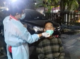 Babinsa Asemrowo Gencarkan Swab Dan Vaksin Hunter