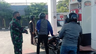 Babinsa Terus Pantau SPBU Di Wilayah Binaannya