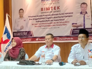 Muh. Mirdasy, Ketua DPW Partai Perindo Jaatim (tengah) didampingi Moh. Badaruddiin Sekretaris DPW Partai Perindo Jatim. (Bachan)