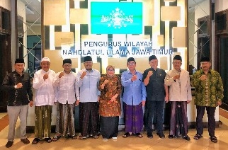 Jajaran Pimpinan DPRD Jatim saat berkunjung ke Kantor PWNU Jatim. (muiz)