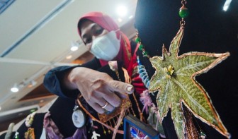 Ada Perhiasan Ecopribt Dari Daun Jarak