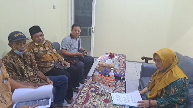 Warga RW 01 Datangi Lurah Bulak dan Camat