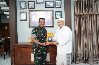 Danrem 084/Bhaskara Jaya Berkunjung Ke Pondok Pesantren Al-Hamidi