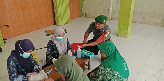Sertu Untung Dampingi Pengecekan Kadar HB Pada Pelajar Cegah Anemia