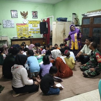 Babinsa Krembangan Utara Dampingi Sinau Bareng di Wilayah