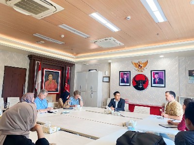 Fraksi PDI Perjuangan Terima Kunjungan 4 Peneliti Politik Asia
