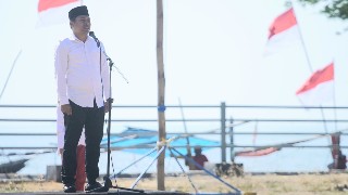 Abdul Ghoni Muchlas Ni'am saat menjadi Inspektur Upacara Apel HUT Kemerdekaan RI Ke-78 di Pantai Kenjeran, Bulak, Kota Surabaya. /Foto: tim