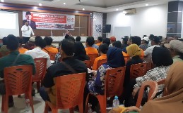 Sigit Sosiantomo saat menyampaikan materi empat pilar di Wonocolo Surabaya. /Foto: tim