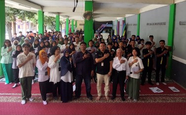 Bersama KPU Kota Surabaya, SMK Mahardika timba ilmu terkait Pemilu 2024. /Foto: tim