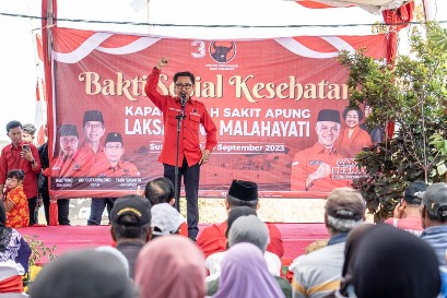 Baktioni Ketua Panitia Baksis Kesehatan RS Apung PDI Perjuangan Kapal Laksamana Malahayati di Kota Surabaya. /Foto: tim