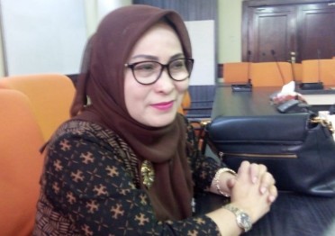 Ketua KomisiB DPRD Surabaya Hj. Luthfiyah. (Bachan)