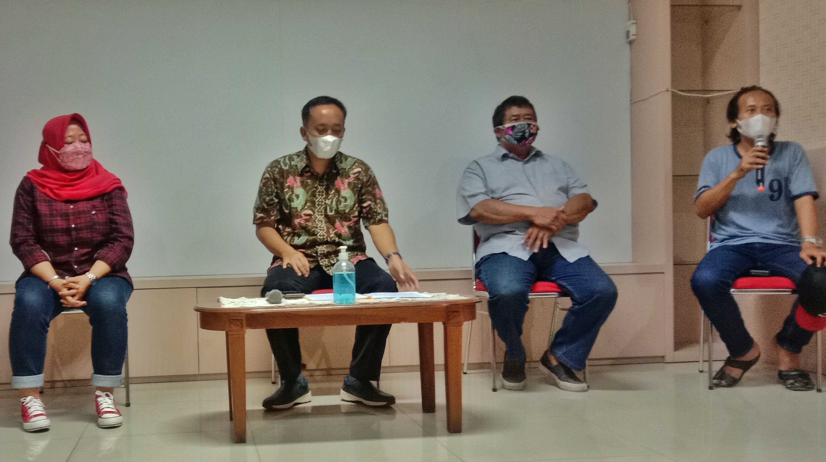 Konferensi pers pembukaan pendaftaran Direksi PD Pasar Surya Kota Surabaya. (Bachan)