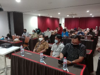 Perwakilan pengurus RRT dan Warga Kecamatan Sukolilo saat bertemu dengan Anggota DPRD Kota Surabaya dari Fraksi PDIP, Abdul Ghoni Mukhlas Ni'am. (Bairi)