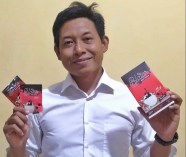 Zainuddin Chair, Pemilik Usaha Kopi Blater. (Istimewa)