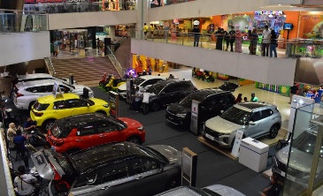 Pameran otomotif yang digelar 88 Organizer, Jumat (27/5/2022) malam di atrium lantai dasar Tunjungan Plaza 1, Surabaya. (tim)