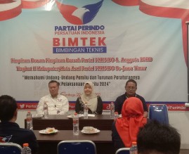 Mirdasy, (baju putih) saat pembukaan Bimtek Partai Perindo Jatim, Jum'at (22/7/2022). / Foto : Bachan