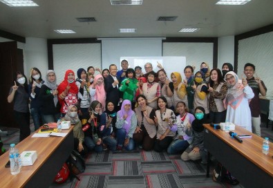 Kegiatan Pengabdian Masyarakat Dan Program Doktor Pengembangan SDM Pascasarjana Unair untuk 25 Perempuan Driver Ojol. (Restu)
