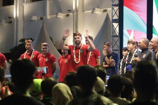 Walikota Eri Ajak Warga Surabaya Kibarkan Bendera Indonesia-Palestina