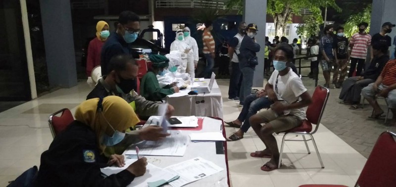 Wali Kota Eri Gelar Swab Hunter Serentak di 31 Kecamatan se-Surabaya