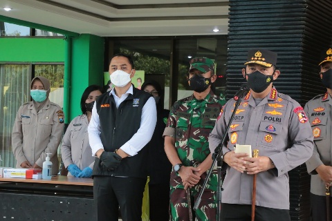 Tinjau Isoter HAH, Kapolri Beri Apresiasi Nakes dan Wali Kota Eri Cahyadi
