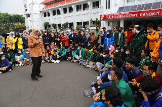 Peserta Pertukaran Mahasiswa Meedeka saat di Balai Kota Surabaya. (Diskominfo Surabaya)