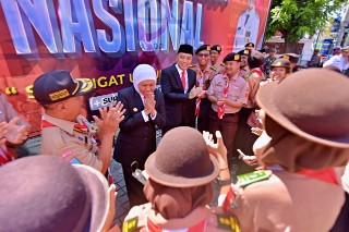 Wali Kota Eri Cahyadi Bersama Gubernur Khofifah Ziarah ke Makam Dr. Soetomo