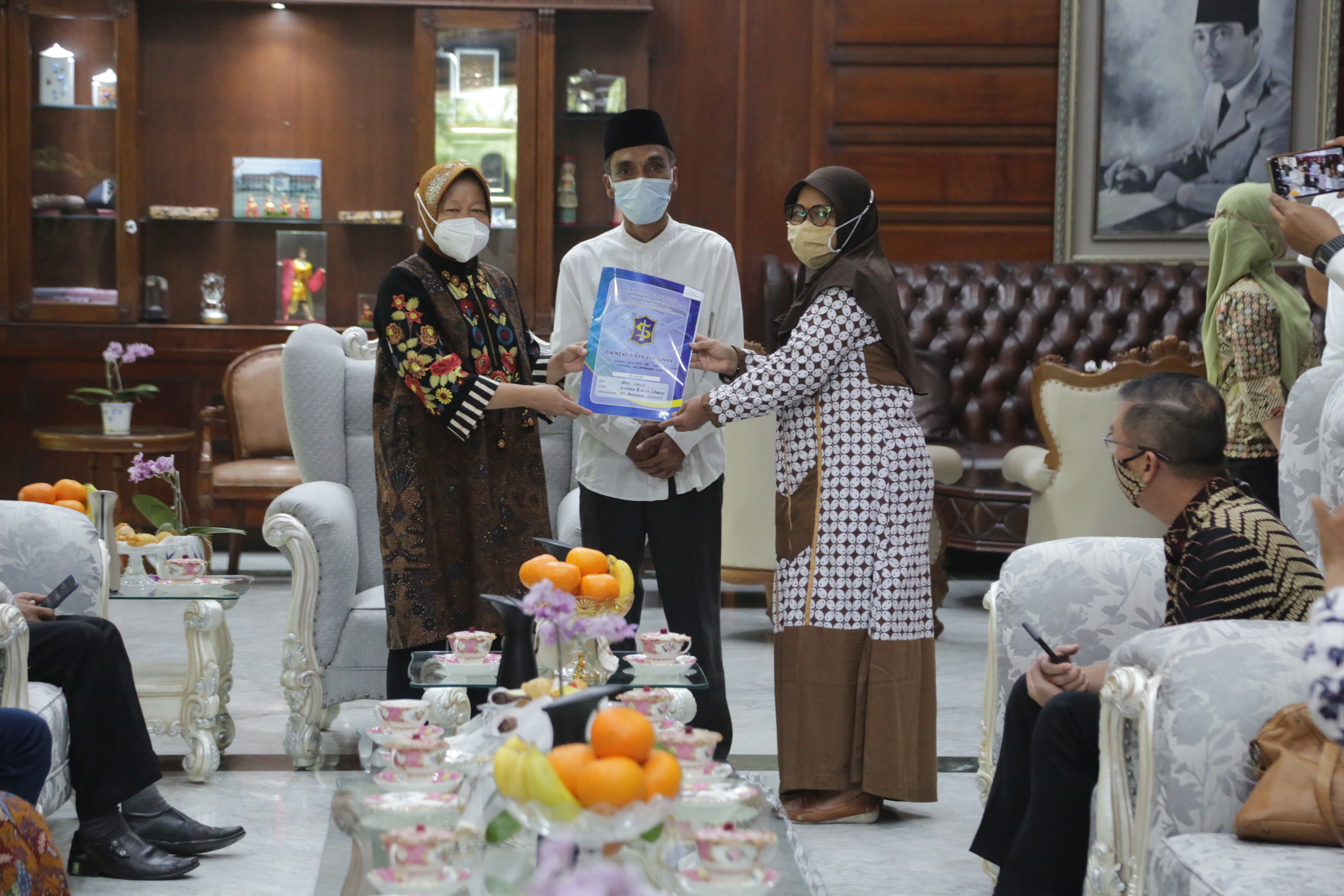 Wali Kota Risma Berikan IMB Gratis ke Rumah Ibadah dan Fasilitas Pendidika