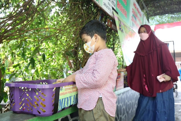 Ambil Peran Bantu Tangani Covid-19, Pelajar SD Kumpulkan Donasi di Sekolah